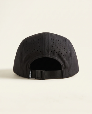 Boné five panel preto PRISON® com fechamento strapback ajustável visto por trás