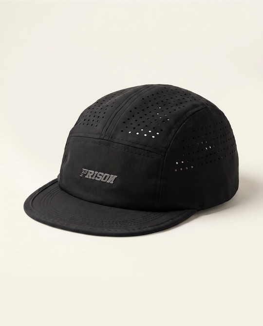 Boné five panel aba curta Running Club preto PRISON® visto de frente
