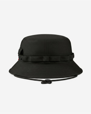 Bucket hat over new preto