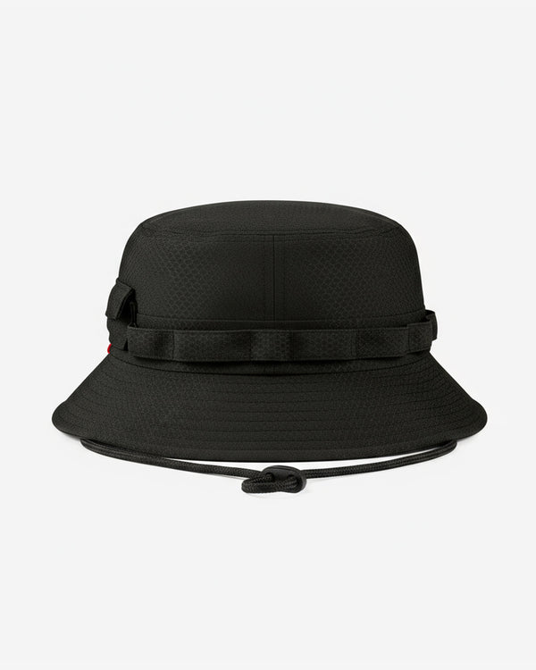 Bucket hat over new preto