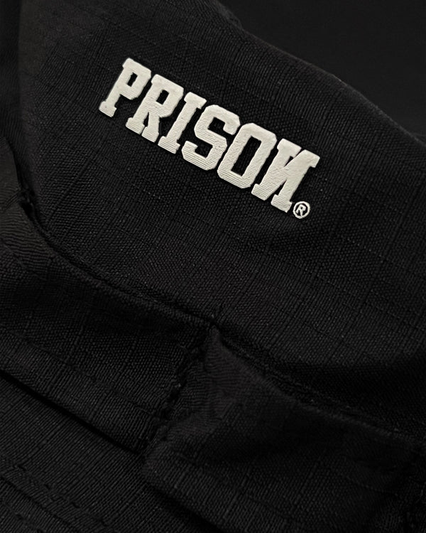 Bucket hat over new preto