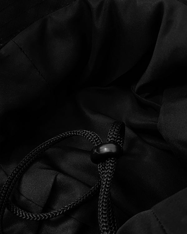 Bucket hat over new preto