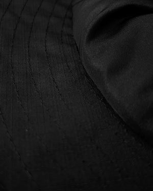 Bucket hat over new preto