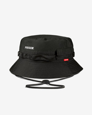Bucket hat over new preto