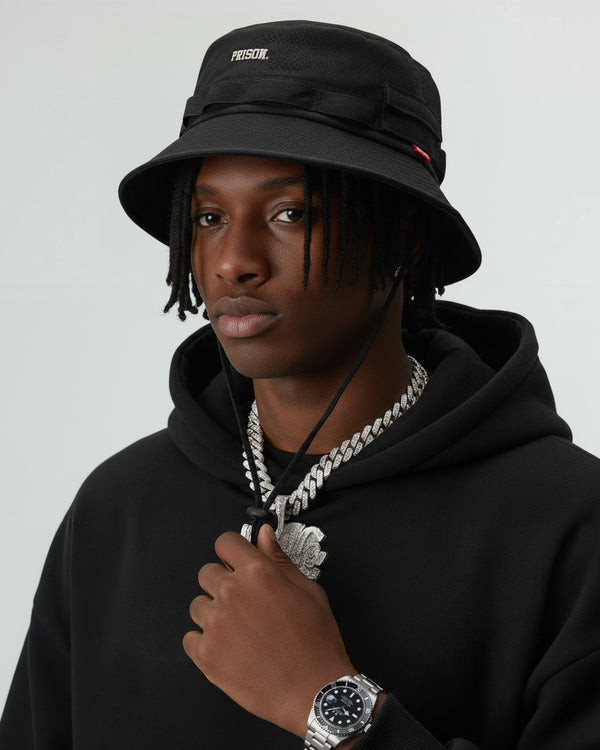 Bucket hat over new preto