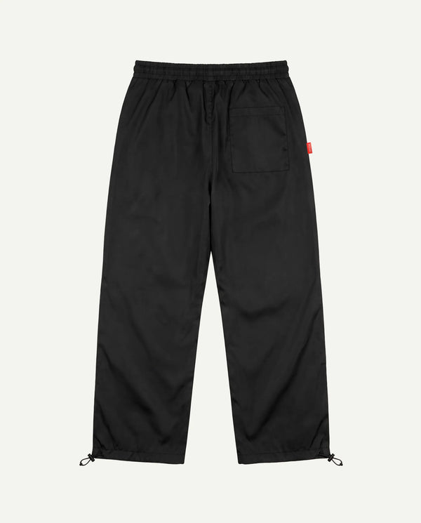 Calça baggy corta-vento preta PRISON vista de costas