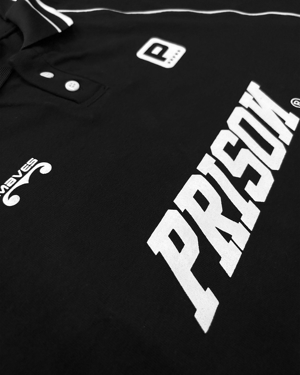 Camisa polo oversized lines preta prison x mavericks