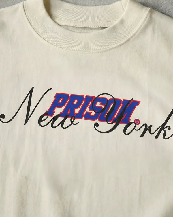Camiseta oversized New York Script off-white PRISON® foto still
