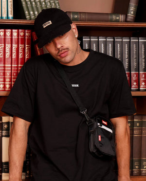 Camiseta Streetwear Logo Essential Preta