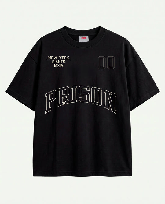 Camiseta oversized NY Varsity Prison preta estendida com arco em contorno no peito.