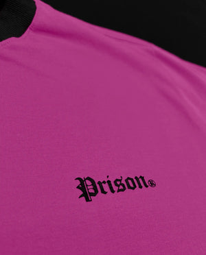 Camiseta Oversized Prison® Streets Rosa — detalhe gola
