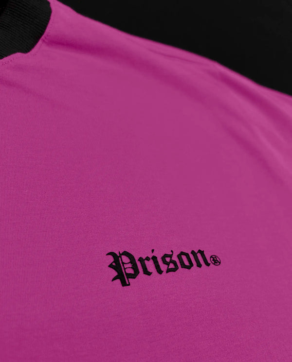 Camiseta Oversized Prison® Streets Rosa — detalhe gola