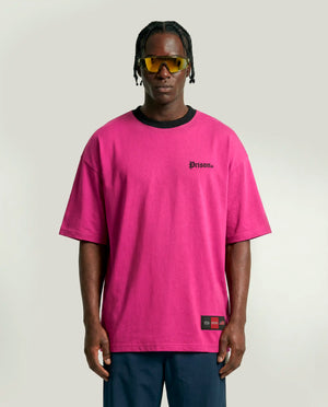 Camiseta Oversized Prison® Streets Rosa — modelo