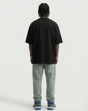 Camiseta oversized New York Script preta PRISON® vista das costas