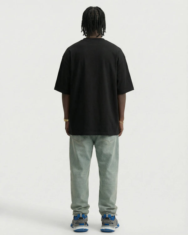 Camiseta oversized New York Script preta PRISON® vista das costas