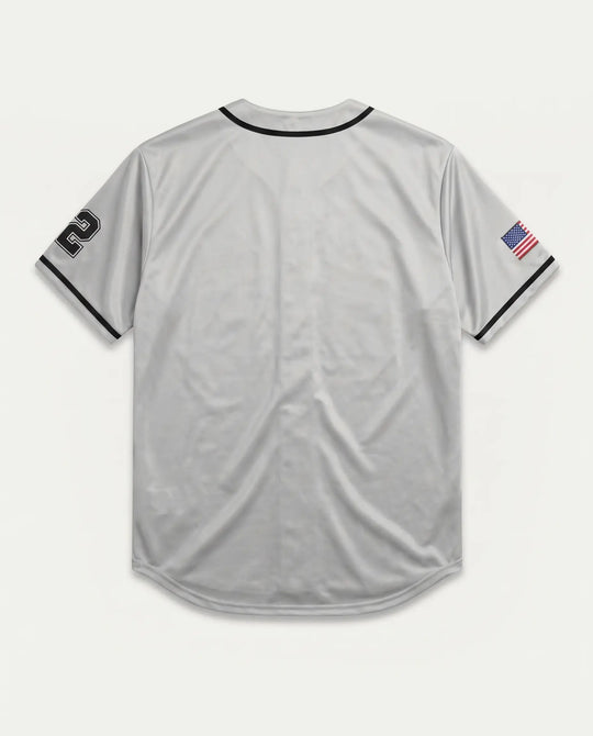 Camisa baseball masculina cinza Prison em detalhe do caimento
