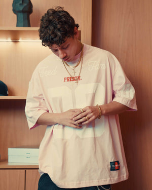 Camiseta Jersey Oversized PRISON® Feed the Fam rosa - Prison®Camiseta oversized