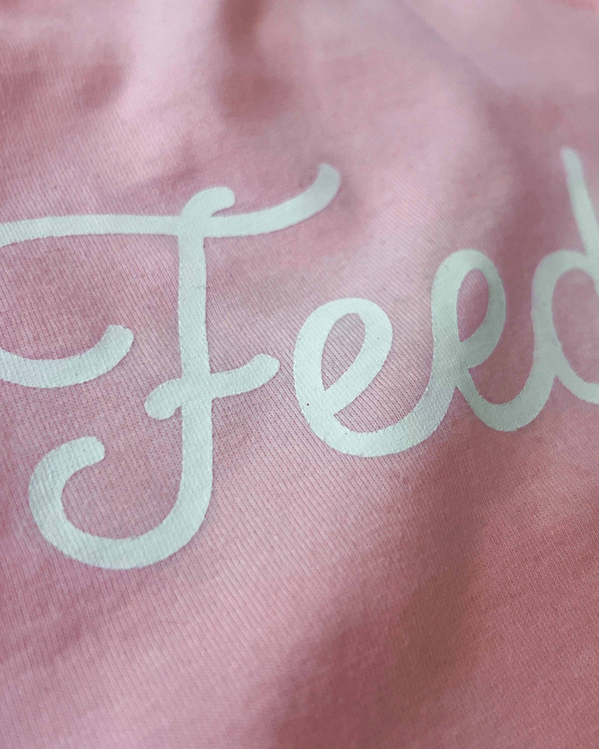 Camiseta Jersey Oversized PRISON® Feed the Fam rosa - Prison®Camiseta oversized