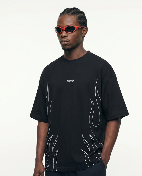 Camiseta Oversized Flame Prison X - Modelo close