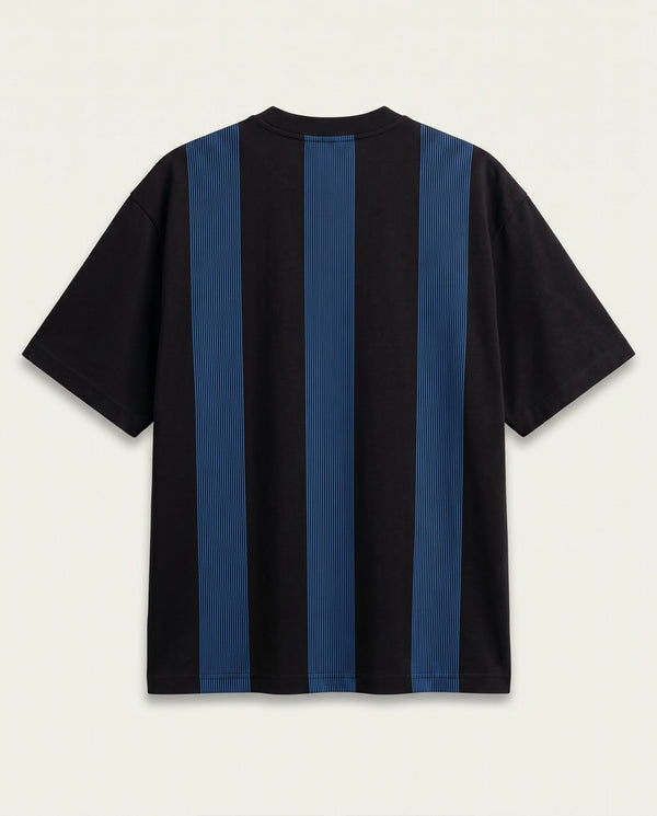 Costas da camiseta oversized listrada masculina Prison