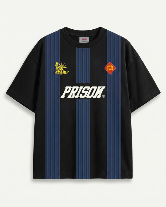 Frente da camiseta oversized listrada masculina Prison retro football