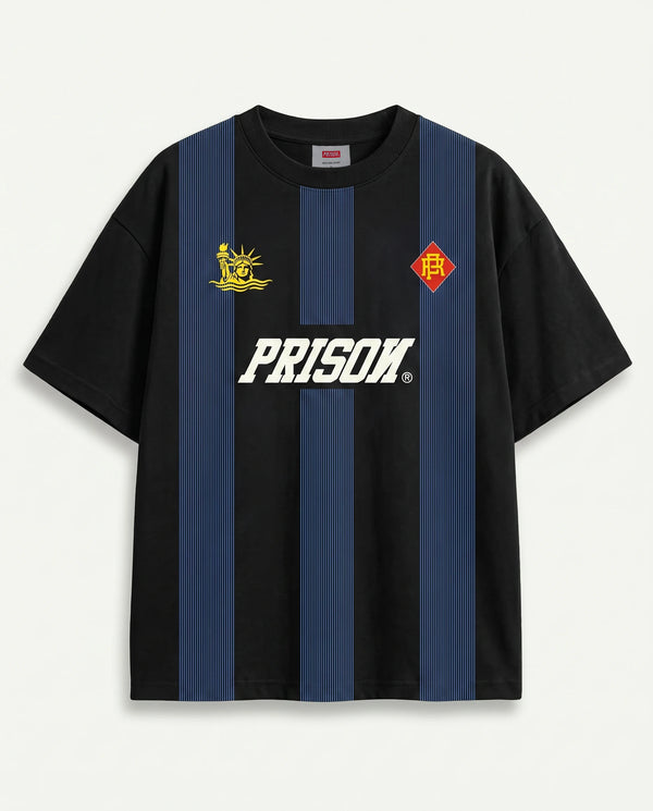Frente da camiseta oversized listrada masculina Prison retro football