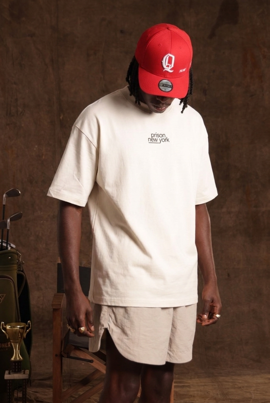 Camiseta Oversized minimalista New York Essentials off white