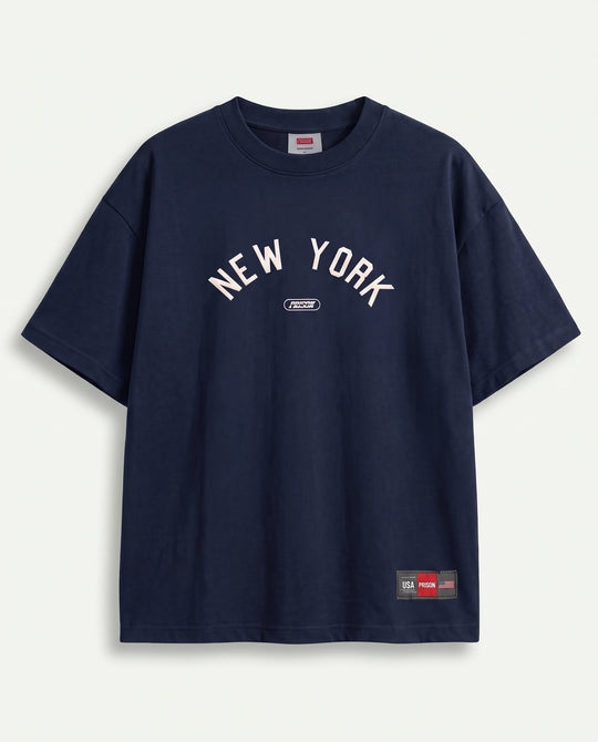 Camiseta oversized masculina azul marinho New York Prison vista de frente
