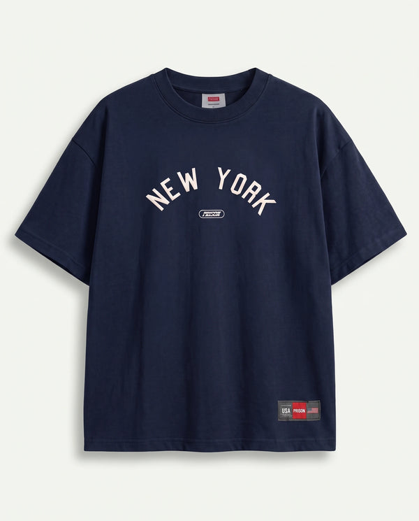 Camiseta oversized masculina azul marinho New York Prison vista de frente