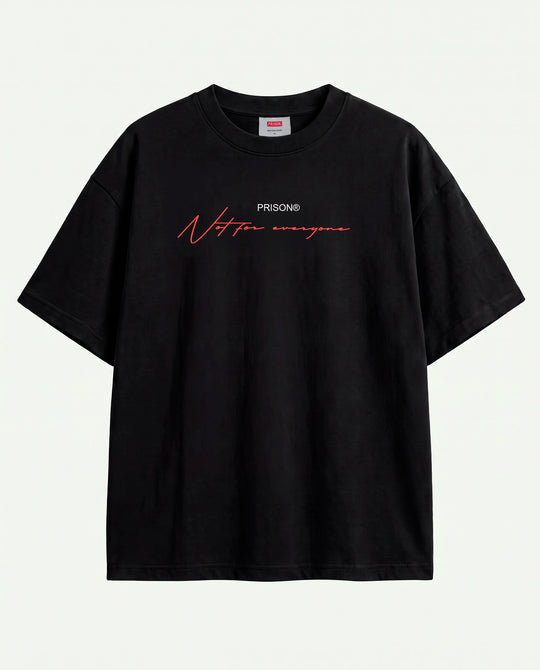 Costas da camiseta oversized Ganstar Prison preta com figura mascarada entre corações.