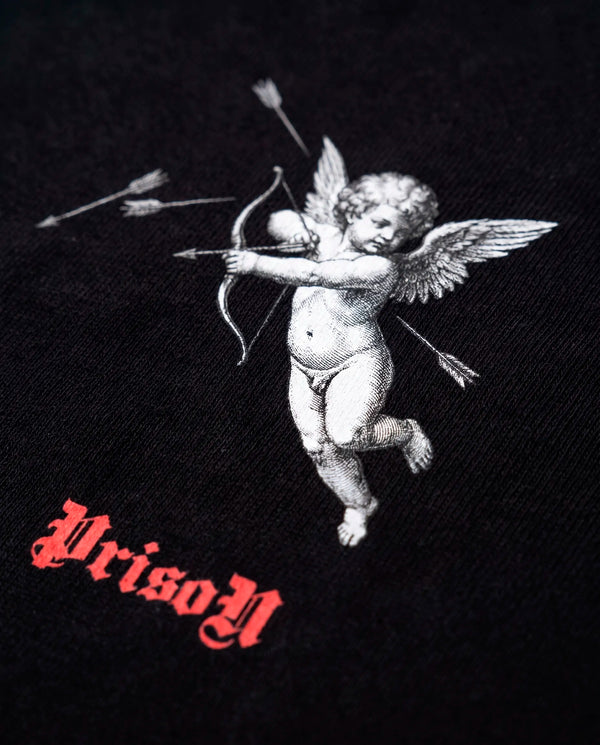 Camiseta oversized Angel Prison preta estendida com querubins em gravura no peito.