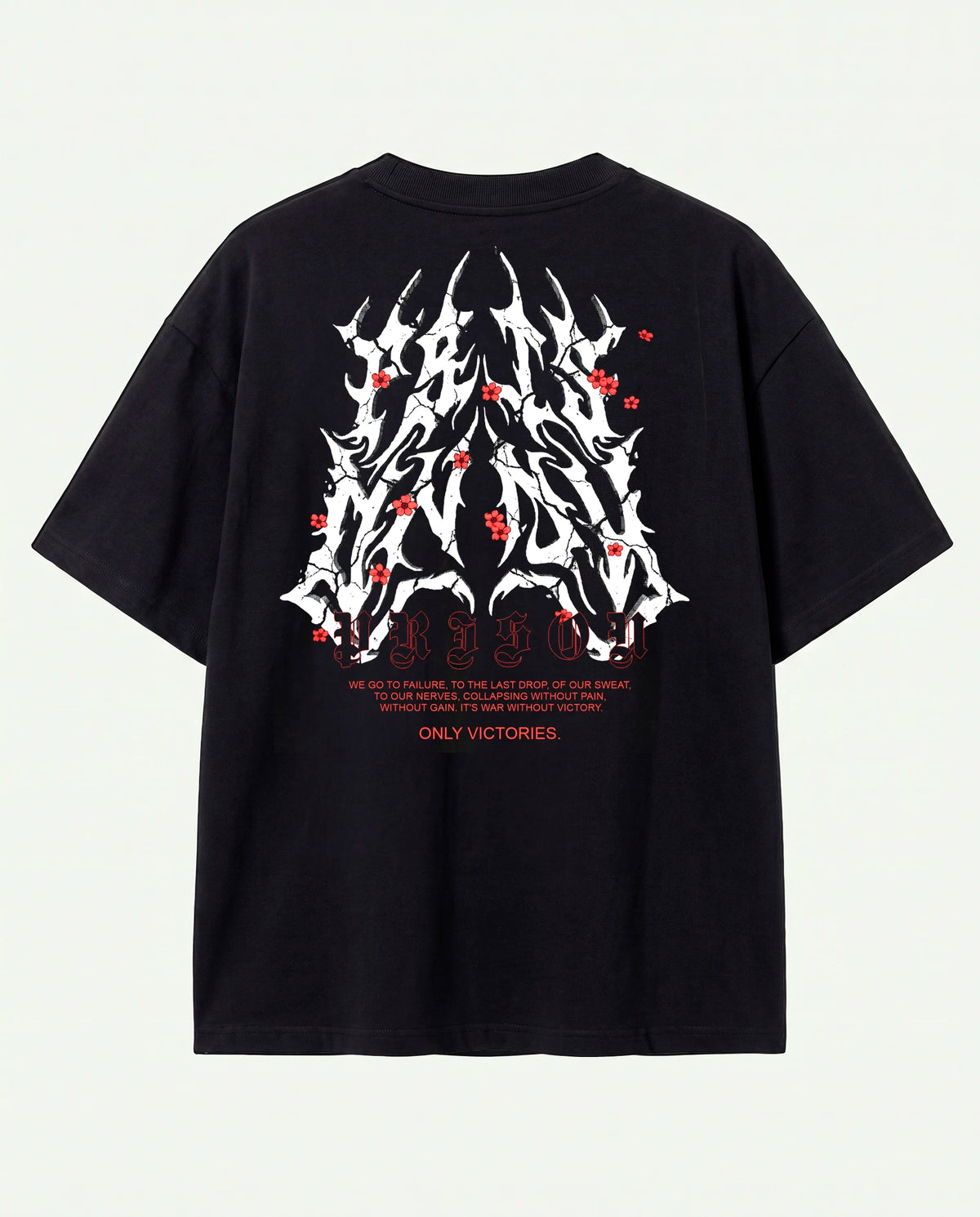 Costas da camiseta oversized Only Victories Prison preta com manifesto em vermelho.
