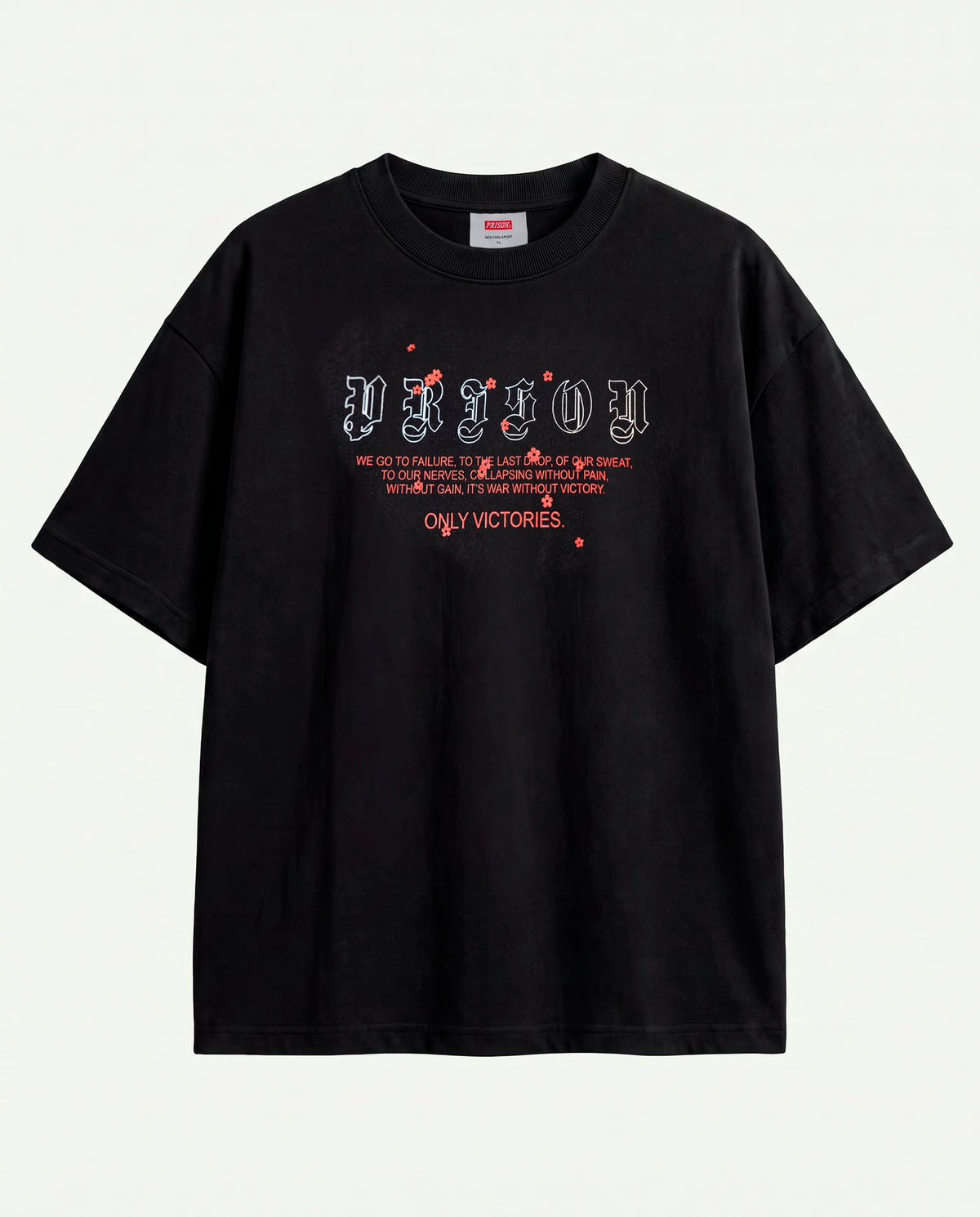 Camiseta oversized Only Victories Prison preta estendida com estampa gótica no peito.