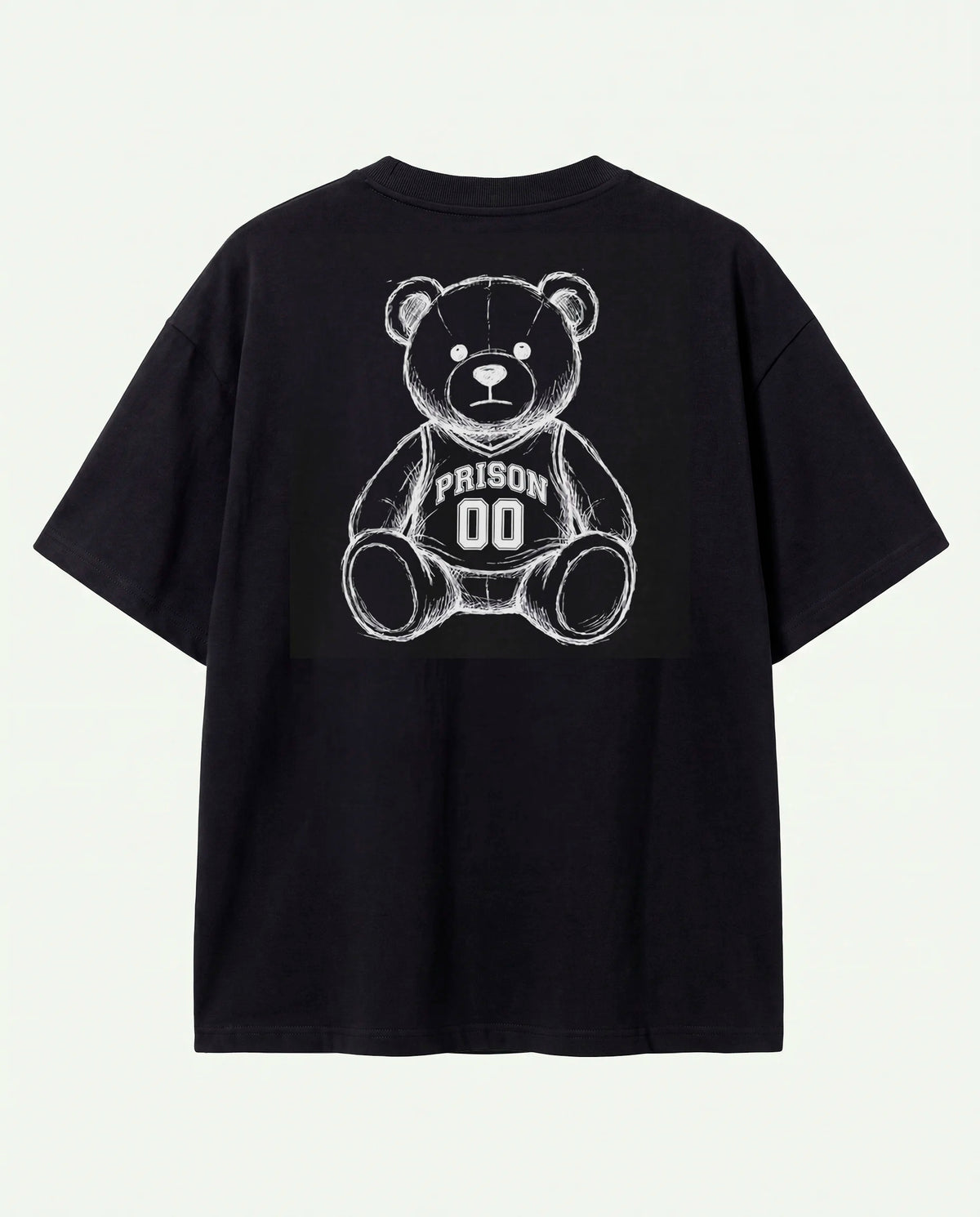 Mockup da camiseta oversized Super Bear Prison preta com o urso em escala cheia.