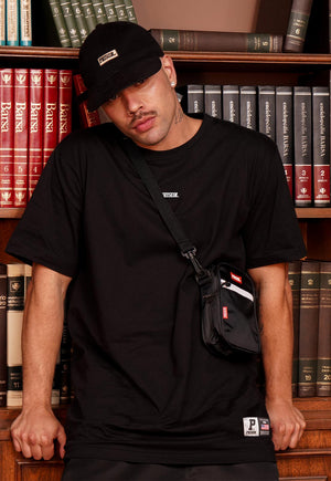 Camiseta Streetwear Logo Essential Preta