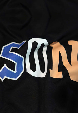 Camiseta Streetwear Logo Color Preta