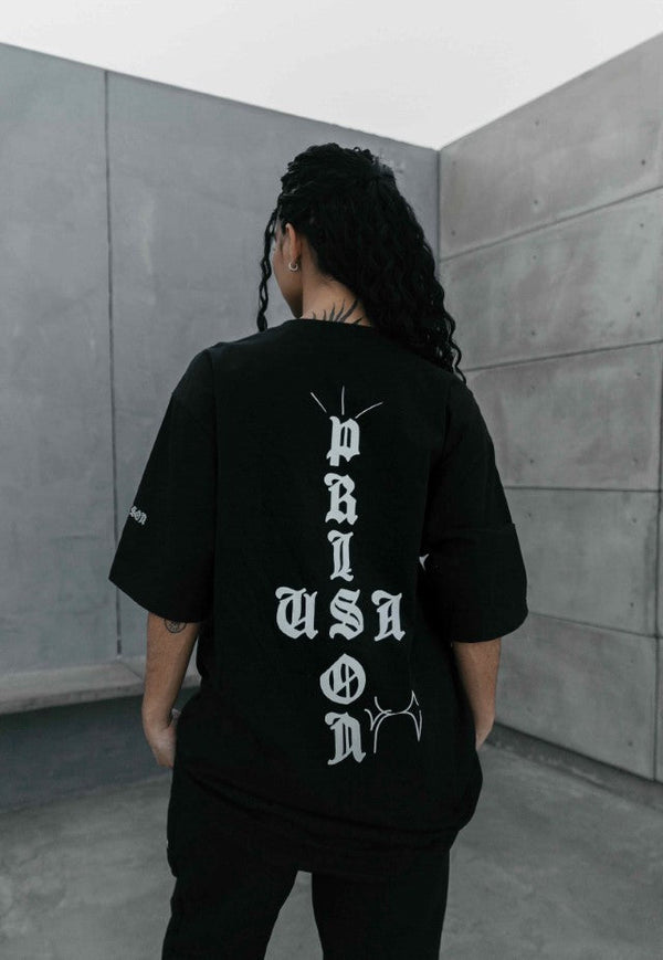 Camiseta Oversized Vertical Gothic Preta