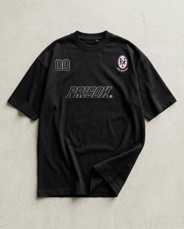Camiseta oversized Football 00 preta PRISON® no look