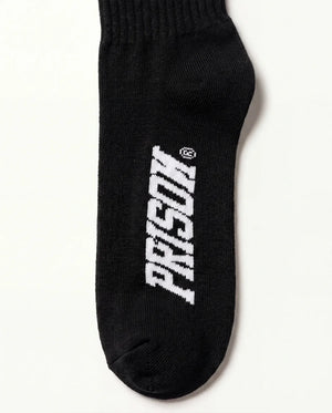 Logo PRISON na sola da meia cano alto masculina preta