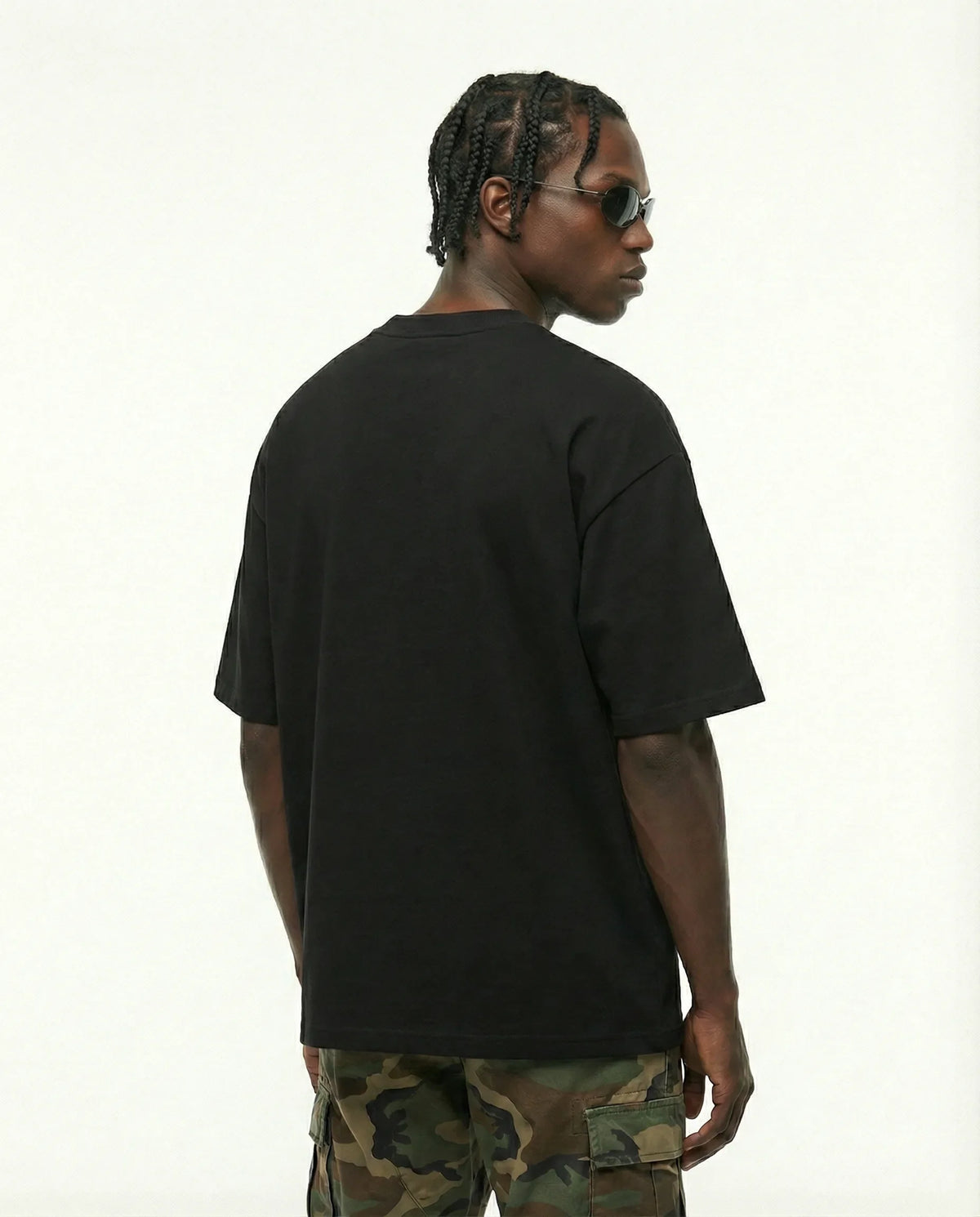 Camiseta oversized Big Apple preta PRISON® no modelo vista das costas