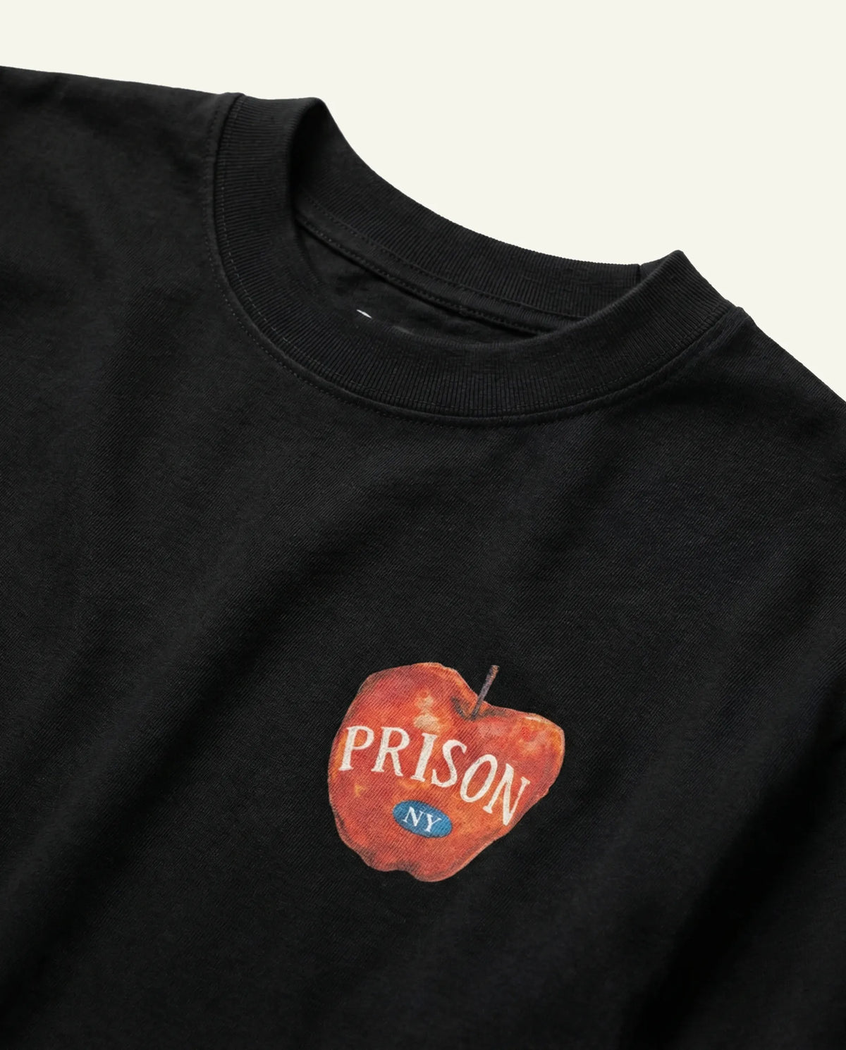 Camiseta oversized Big Apple preta PRISON® detalhe da estampa