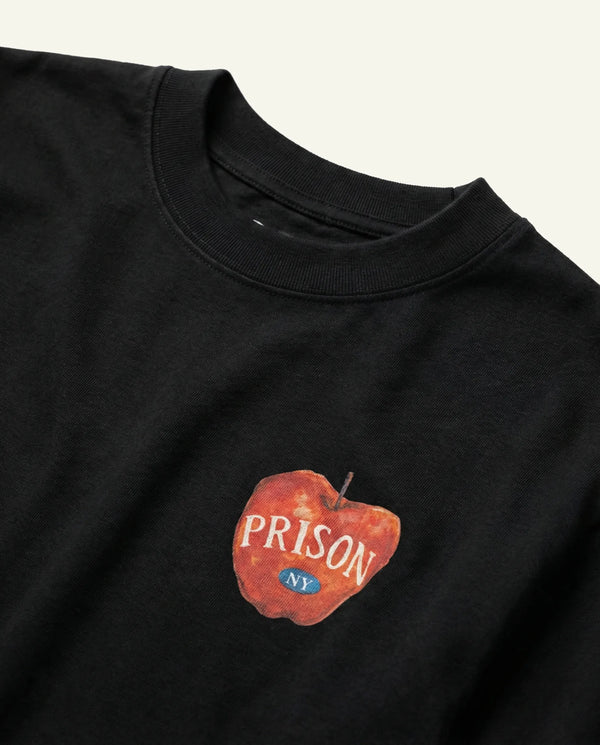Camiseta oversized Big Apple preta PRISON® detalhe da estampa