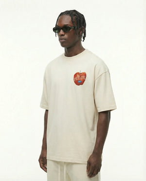 Camiseta oversized NYC Logo Peito off-white PRISON® no modelo vista das costas