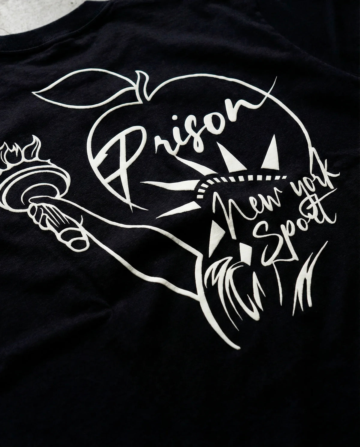 Camiseta oversized Estátua da Liberdade preta PRISON® estampa nas costas em still