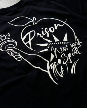 Camiseta oversized Estátua da Liberdade preta PRISON® estampa nas costas em still