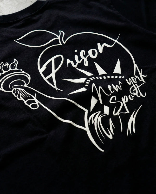 Camiseta oversized Estátua da Liberdade preta PRISON® estampa nas costas em still