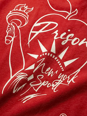 Camiseta oversized Godspeed Liberdade vermelha PRISON® detalhe da estampa das costas