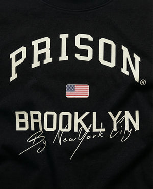 Camiseta oversized Brooklyn Classic preta PRISON® detalhe da estampa