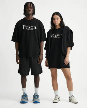 Camiseta oversized Prison in New York preta PRISON® no look em dupla