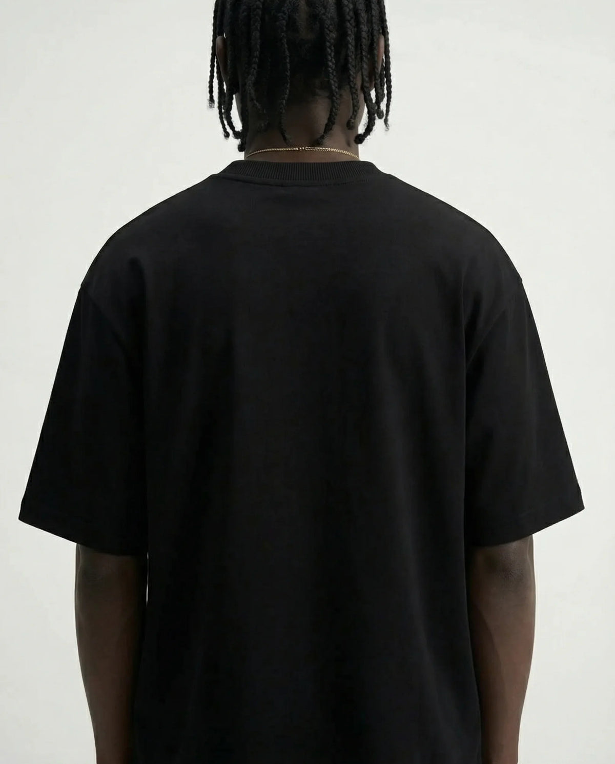 Camiseta oversized International Sports Club preta PRISON® no modelo vista das costas